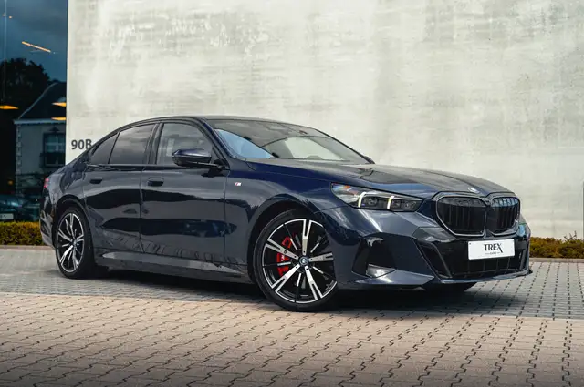 BMW 550 e xDrive M Sportpakket Pro/ Iconic Glow/ HUD/ Pano/ 360°/ Bowers&Wilkins/ Stoelventilatie