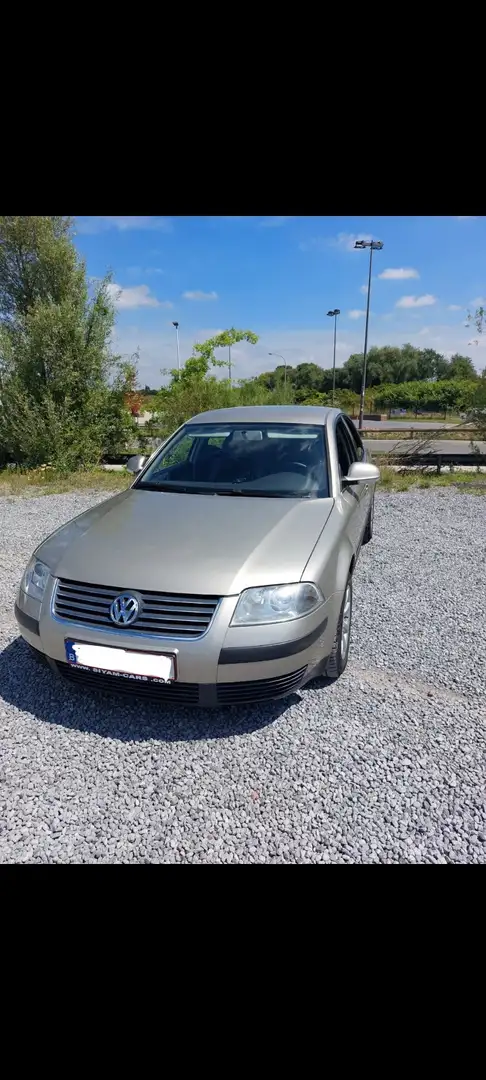 Volkswagen Passat 1.9 TDi Comfortline Bronze - 2