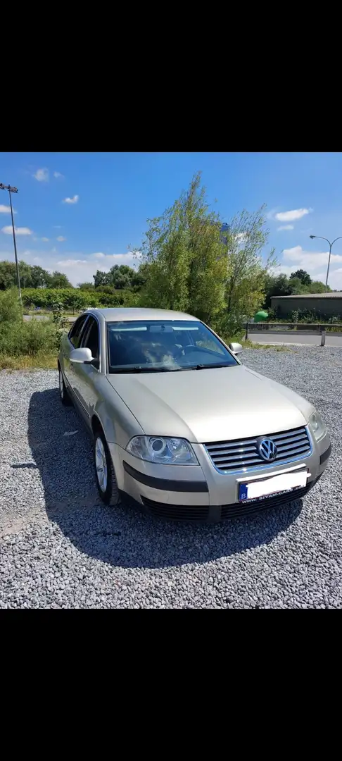 Volkswagen Passat 1.9 TDi Comfortline Bronze - 1