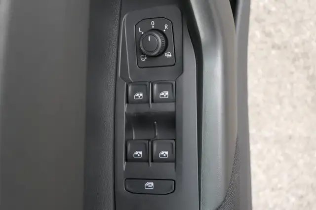 Volkswagen Polo view 4