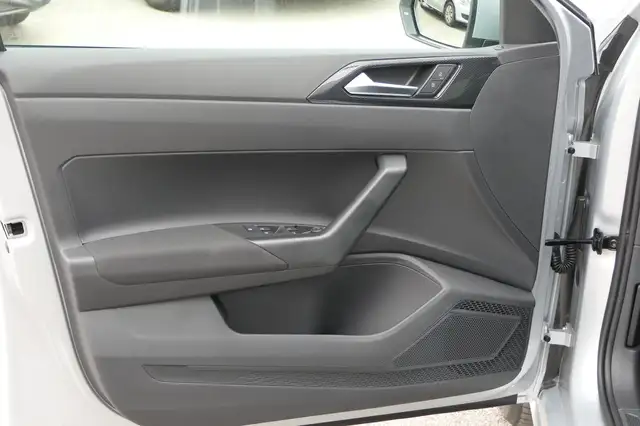 Volkswagen Polo view 5