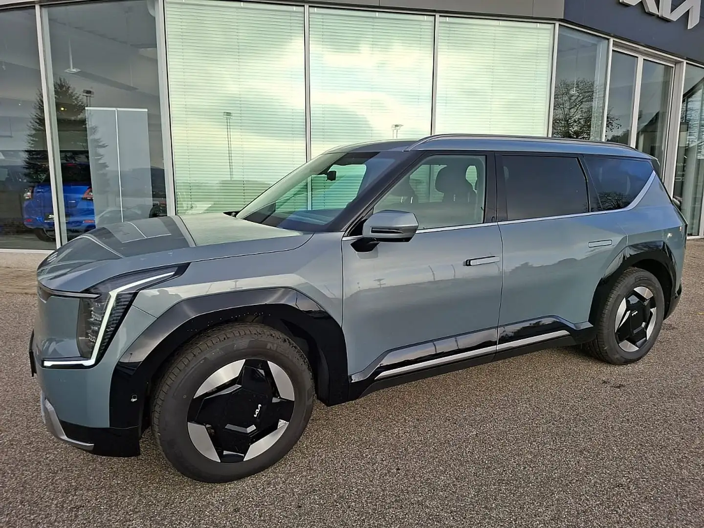 Kia EV9 RWD 99.8kWh Earth Aut. Grün - 2