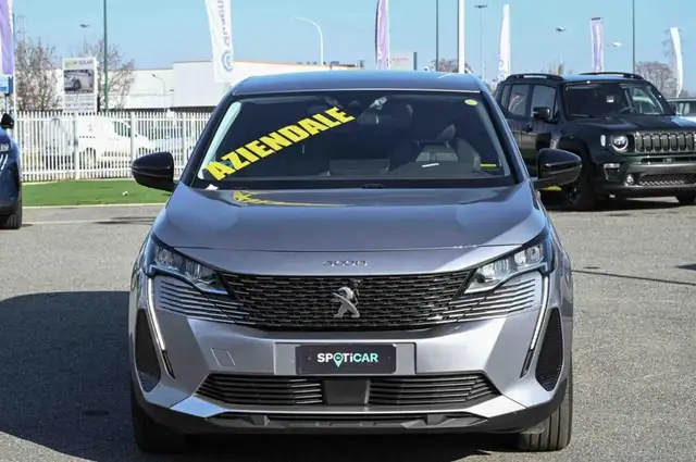 Peugeot 3008 view 2
