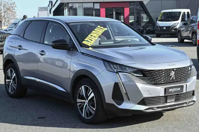 Peugeot 3008 view 3