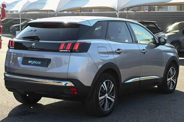 Peugeot 3008 view 5