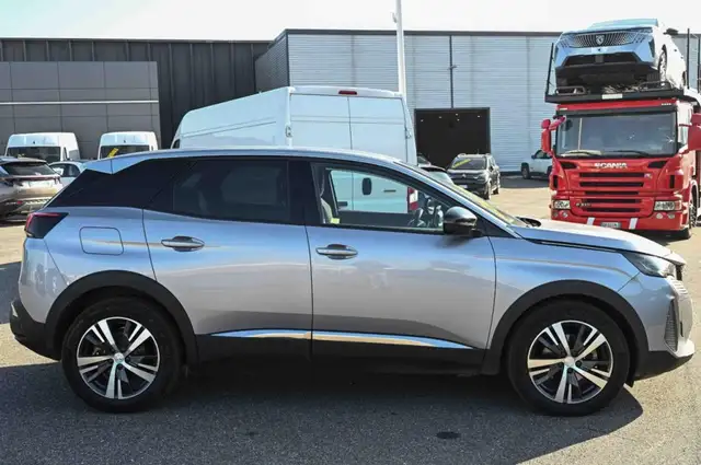 Peugeot 3008 view 4