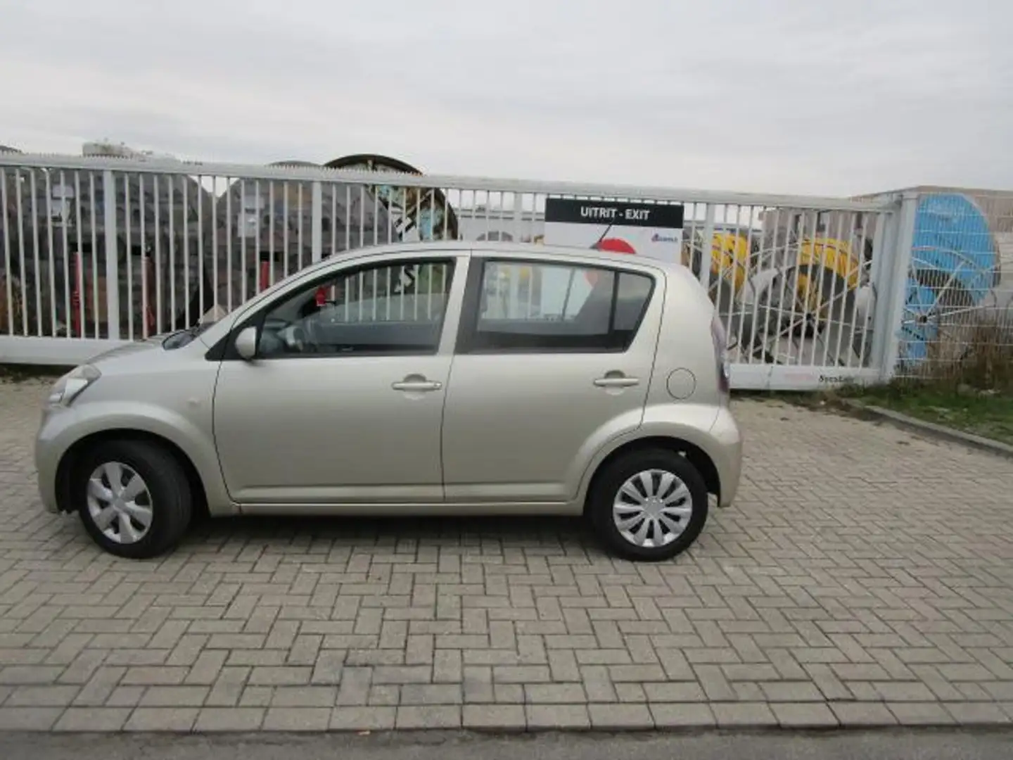 Daihatsu Sirion 2 1.3-16V Sense, met werk Grijs - 2