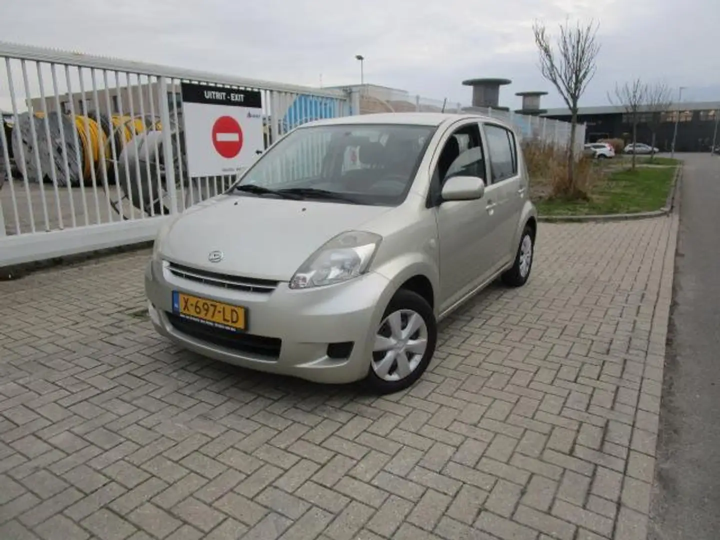Daihatsu Sirion 2 1.3-16V Sense, met werk Grijs - 1