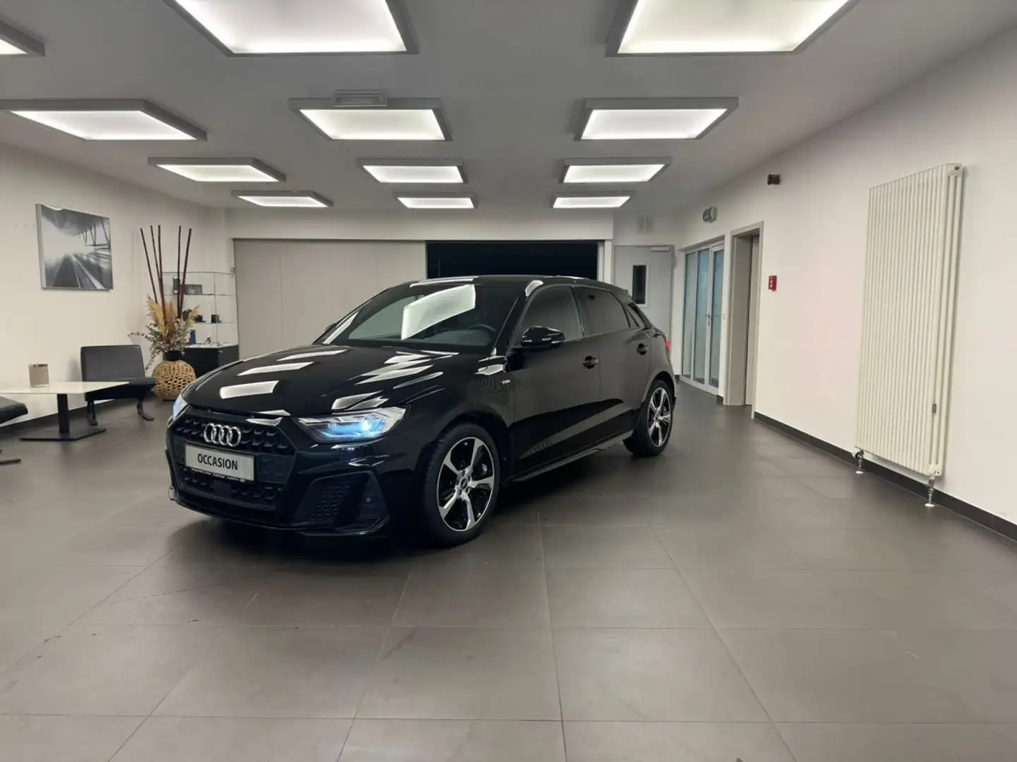 Audi A1 Sportback S line 30 TFSI 110 PS 6 Vitesses Noir - 1