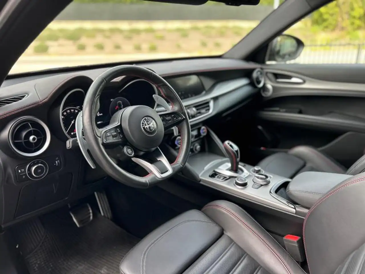 Alfa Romeo Stelvio 2023 — фото 8