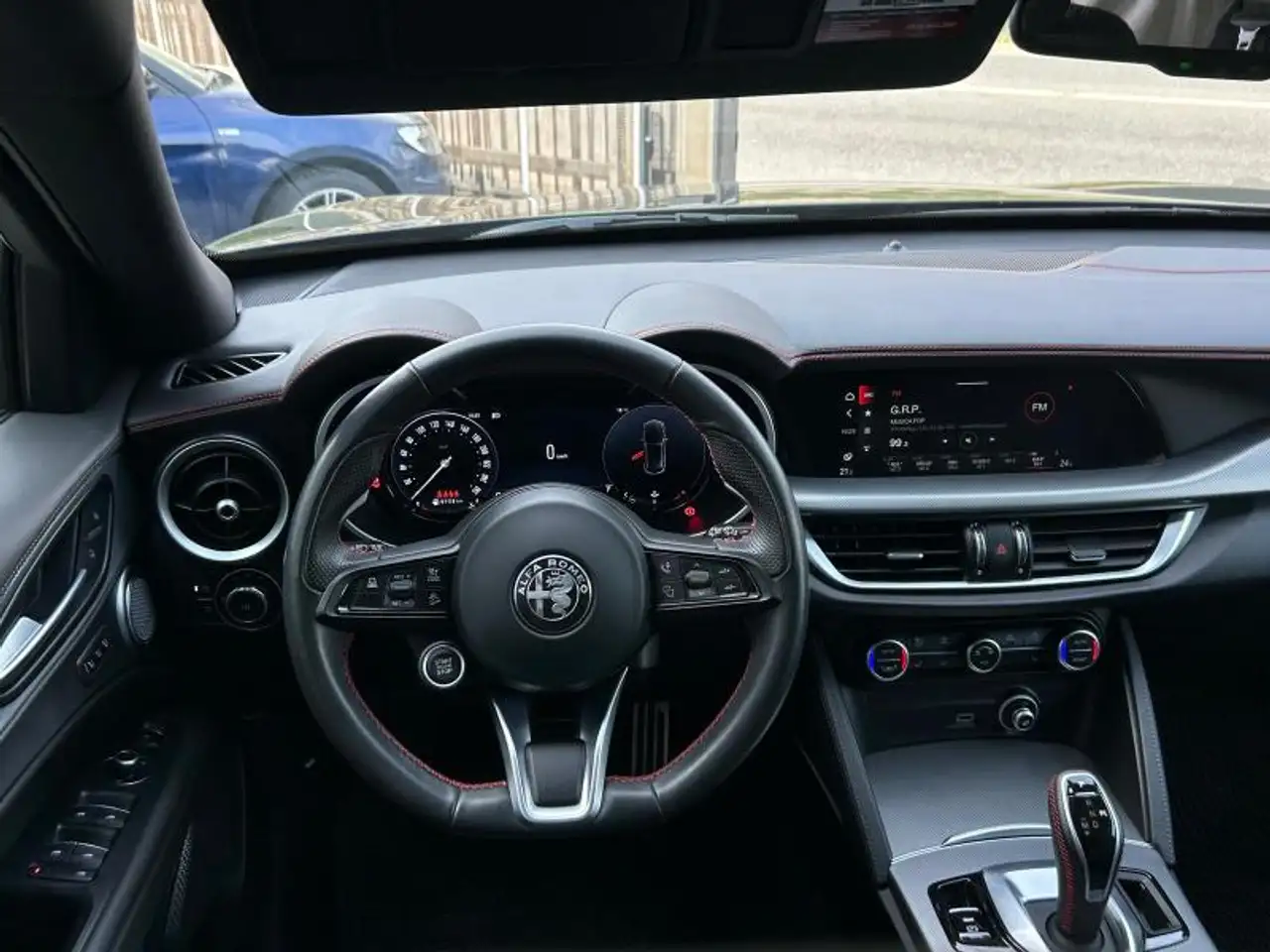 Alfa Romeo Stelvio 2023 — фото 10