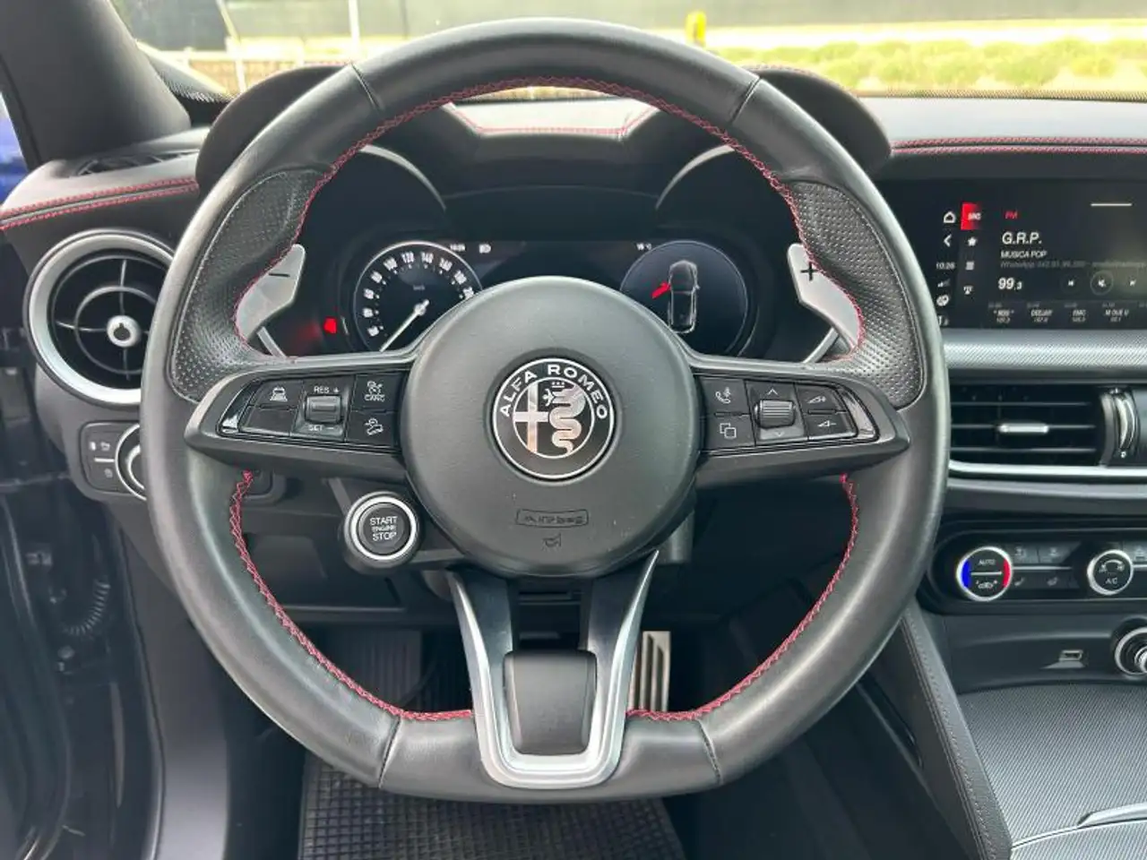 Alfa Romeo Stelvio 2023 — фото 11