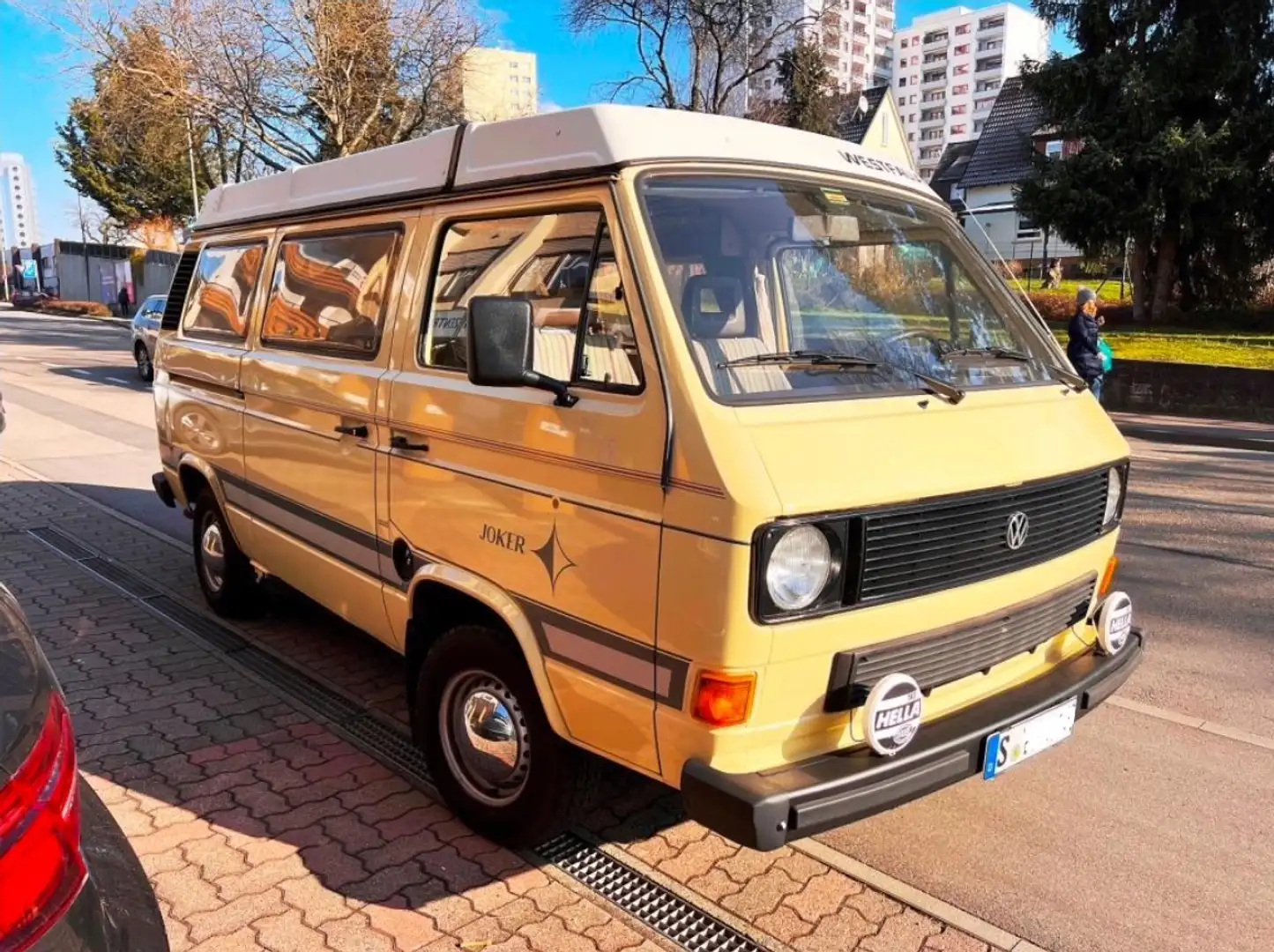 Volkswagen T3 Bus Westfalia Joker (253-609) Beige - 1