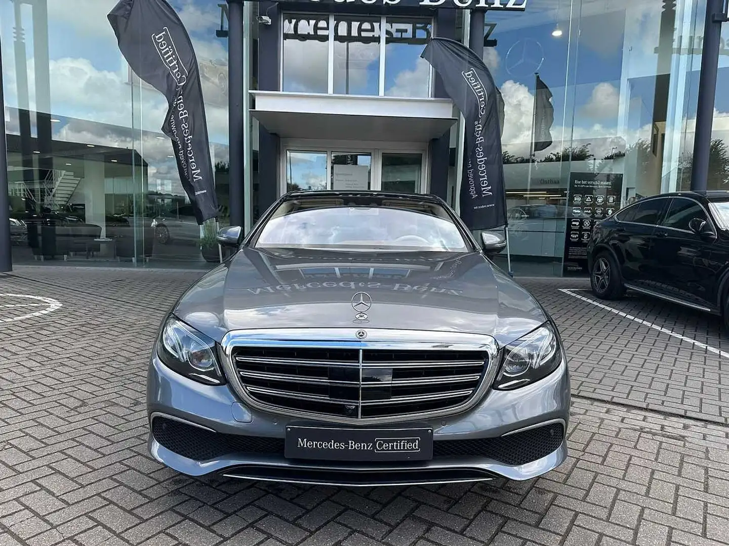 Mercedes-Benz E 200 d Limousine Grijs - 2