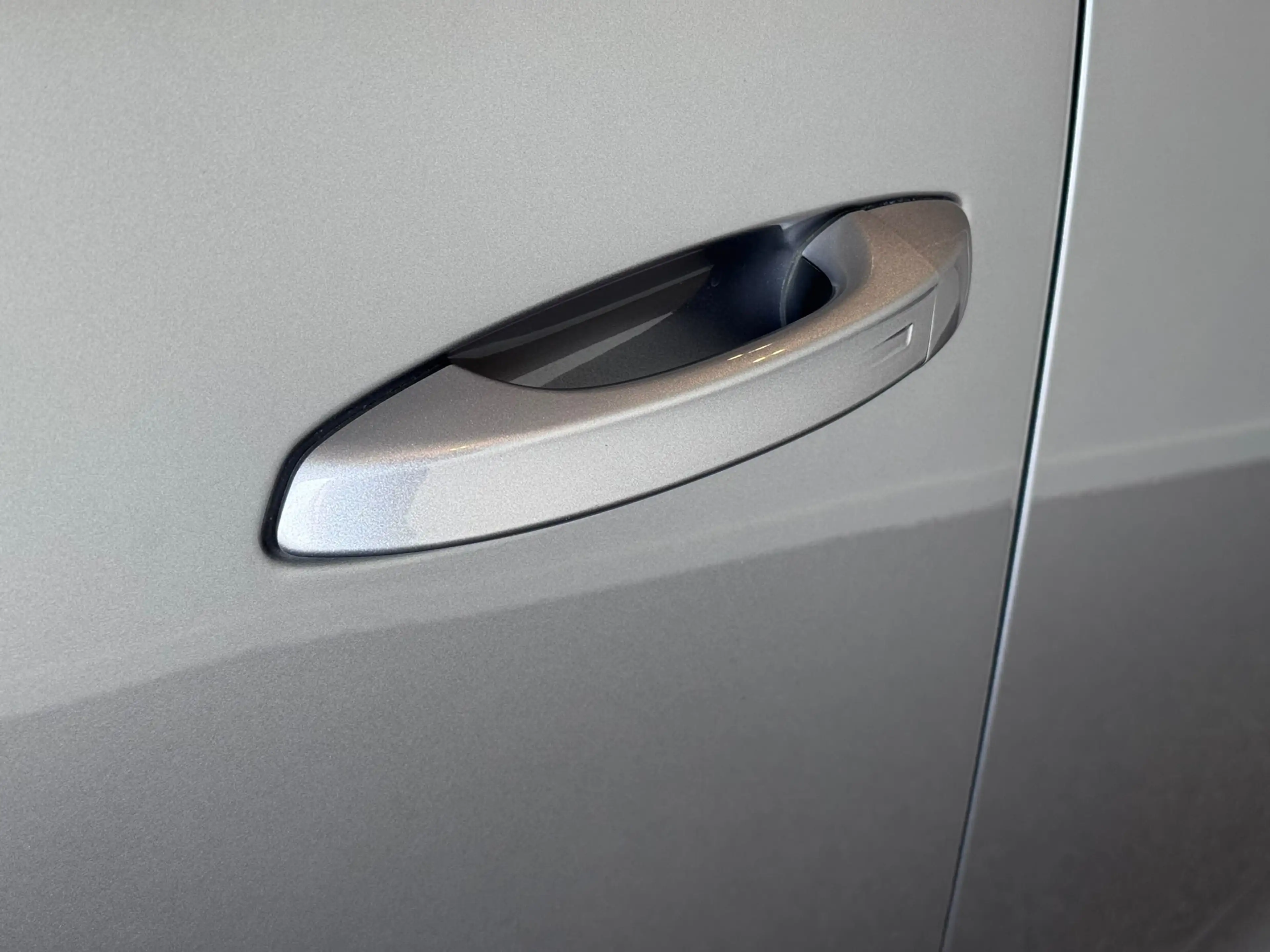 Lancia Ypsilon 1.2 Turbo Hybrid — photo 9