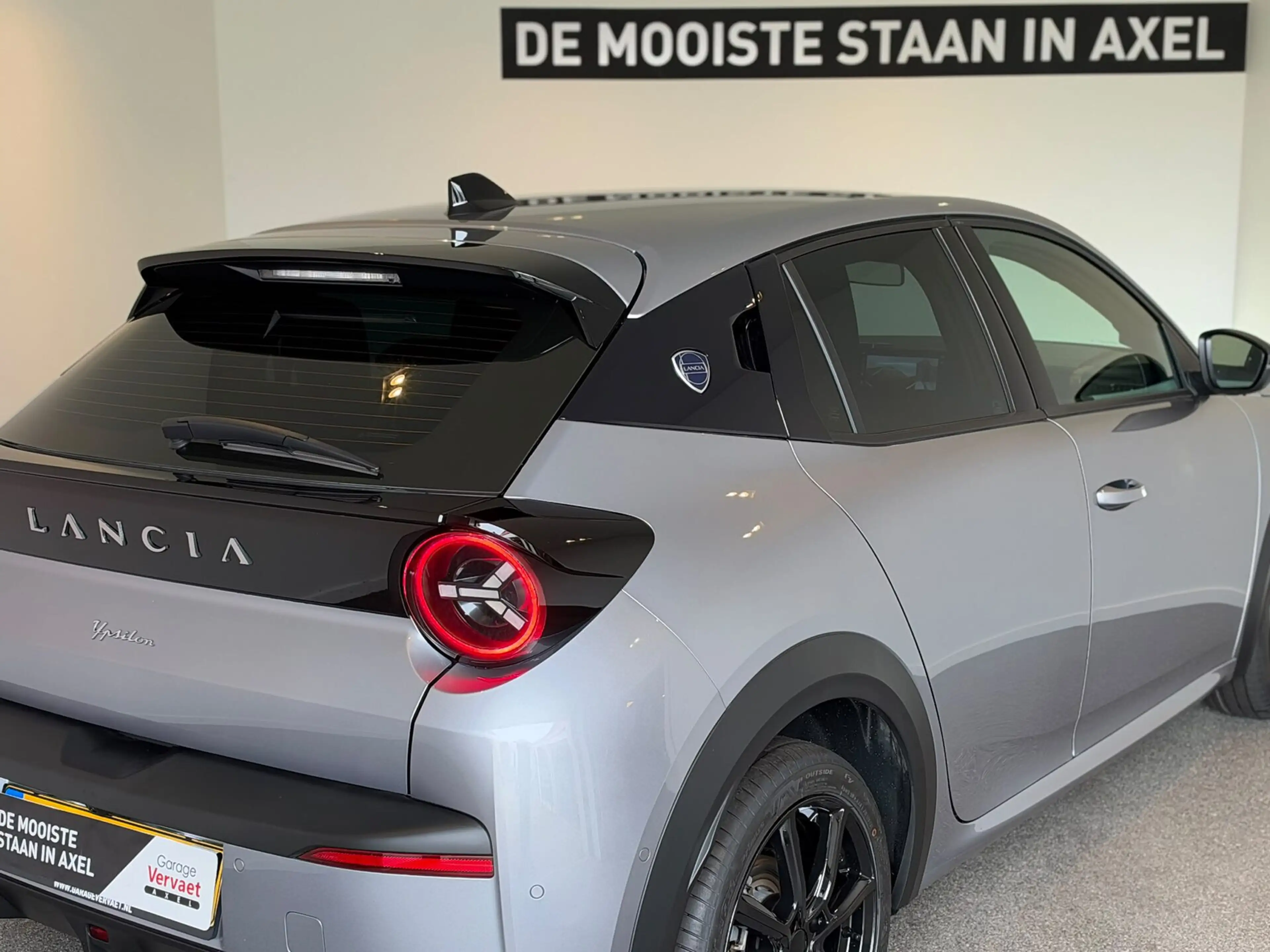 Lancia Ypsilon 1.2 Turbo Hybrid — photo 14