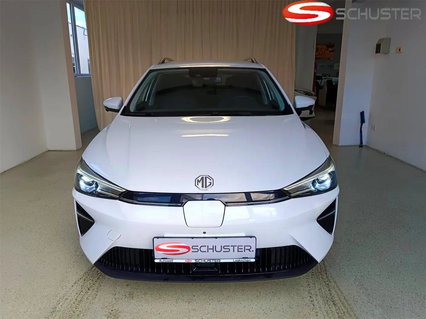 MG MG5 EV Luxury 50,3 kWh Standard Reichweite Weiß - 2