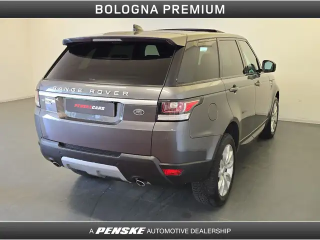 Land Rover Range Rover Sport view 2