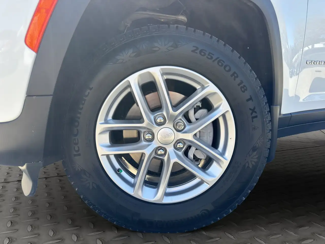 Jeep Grand Cherokee снимка Jeep Grand Cherokee