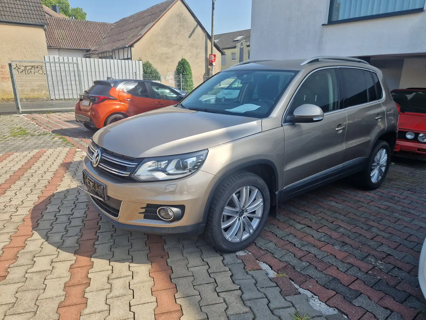 Volkswagen Tiguan Sport Beige - 1
