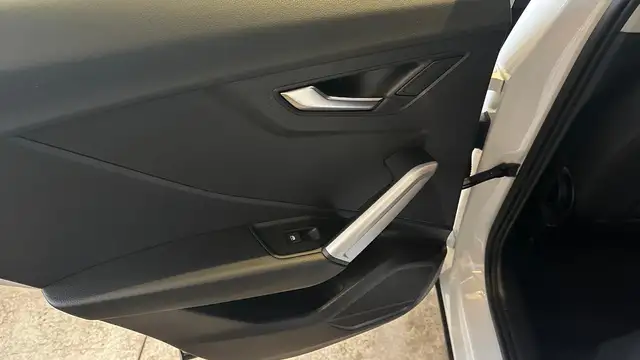 Audi Q2 view 16