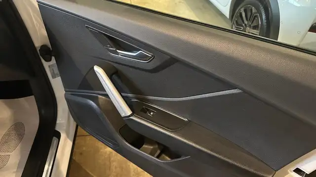 Audi Q2 view 10