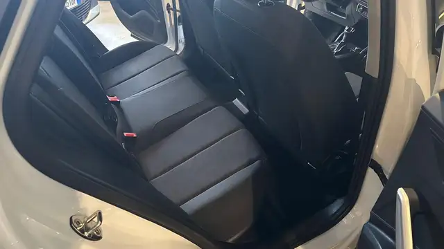 Audi Q2 view 13