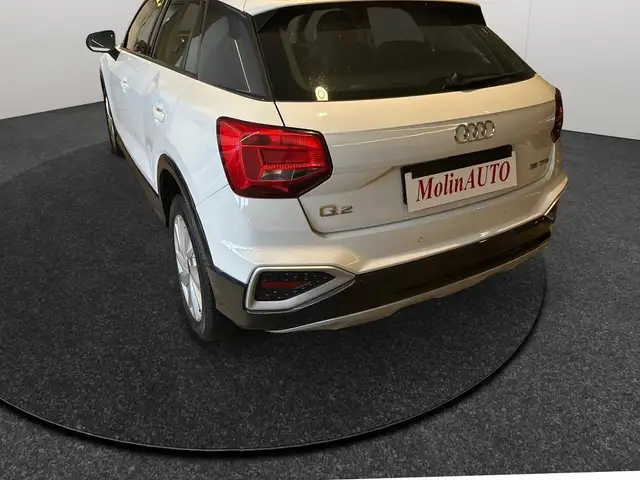 Audi Q2 view 8
