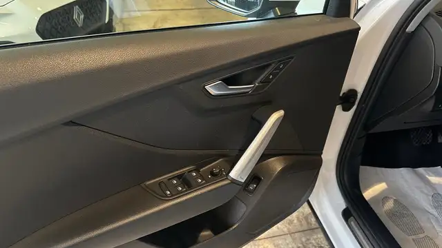 Audi Q2 view 18