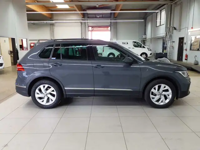 Volkswagen Tiguan view 9