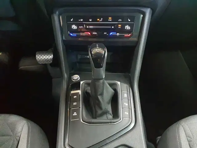 Volkswagen Tiguan view 5