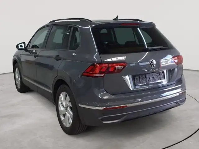 Volkswagen Tiguan view 2
