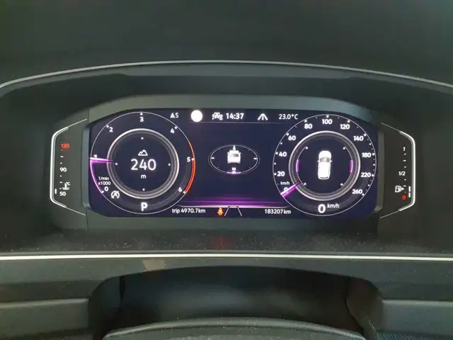Volkswagen Tiguan view 3