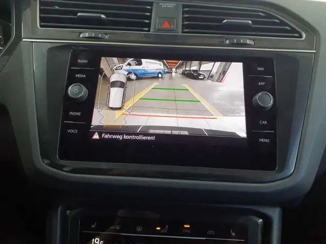 Volkswagen Tiguan view 6