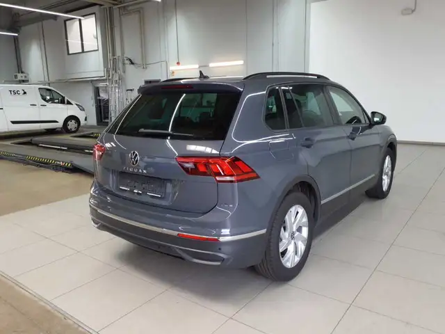 Volkswagen Tiguan view 14