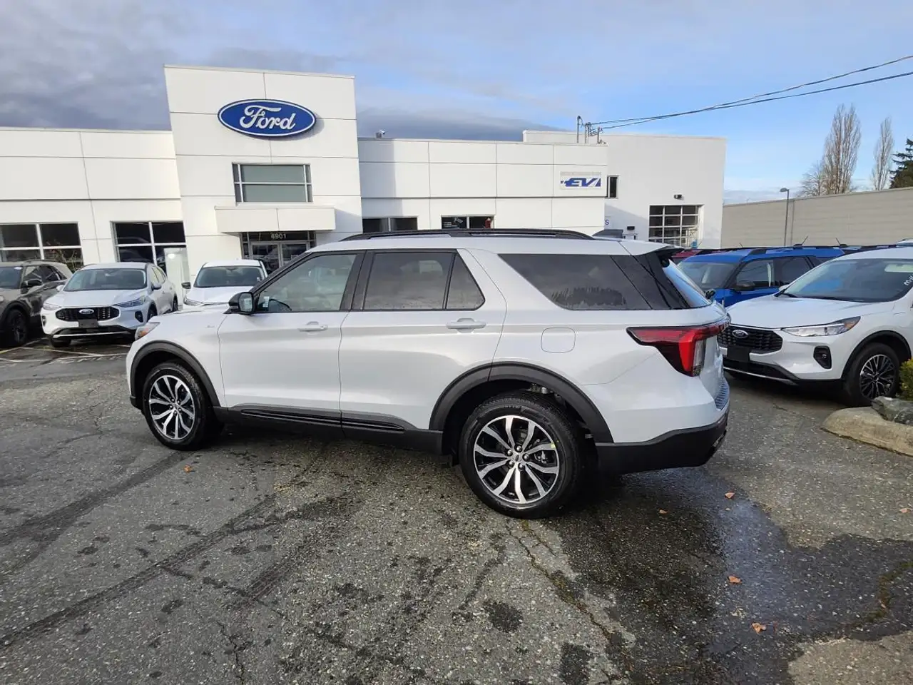 Ford Explorer снимка Ford Explorer