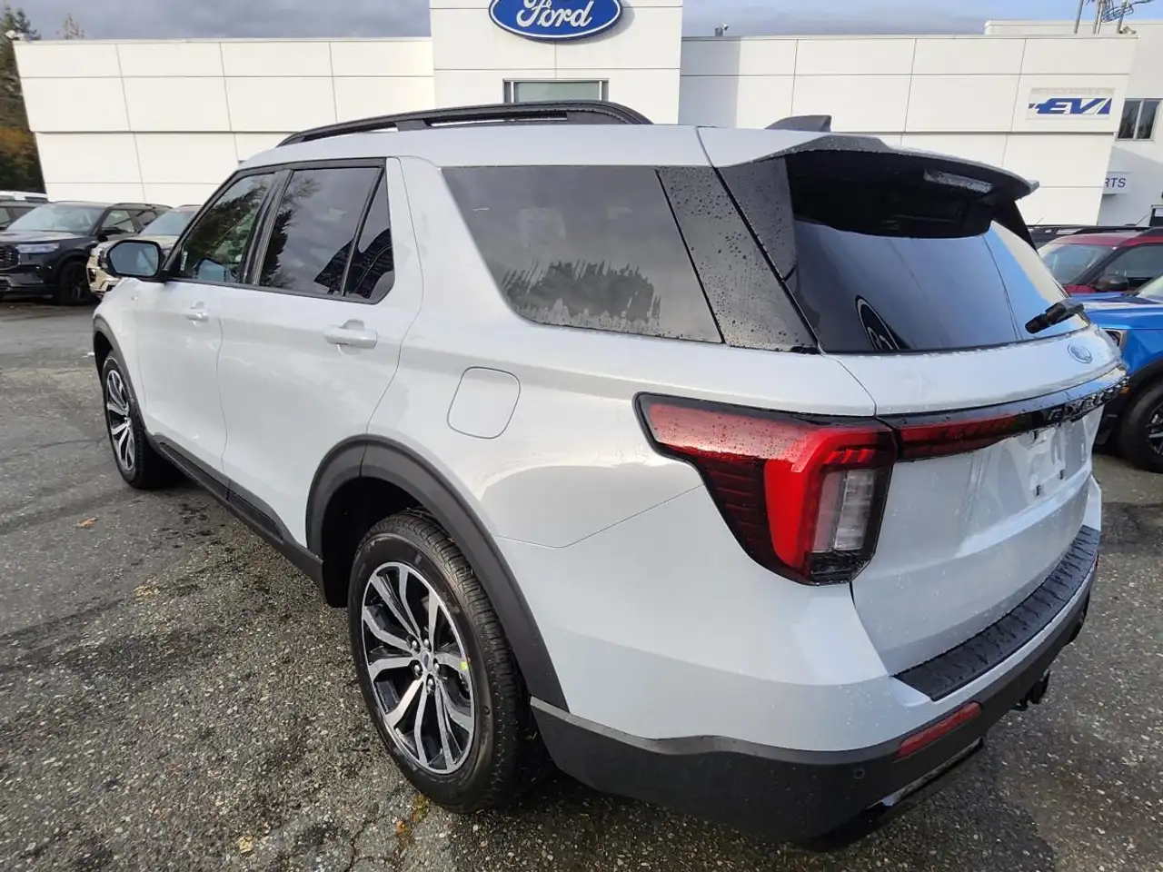 Ford Explorer снимка Ford Explorer