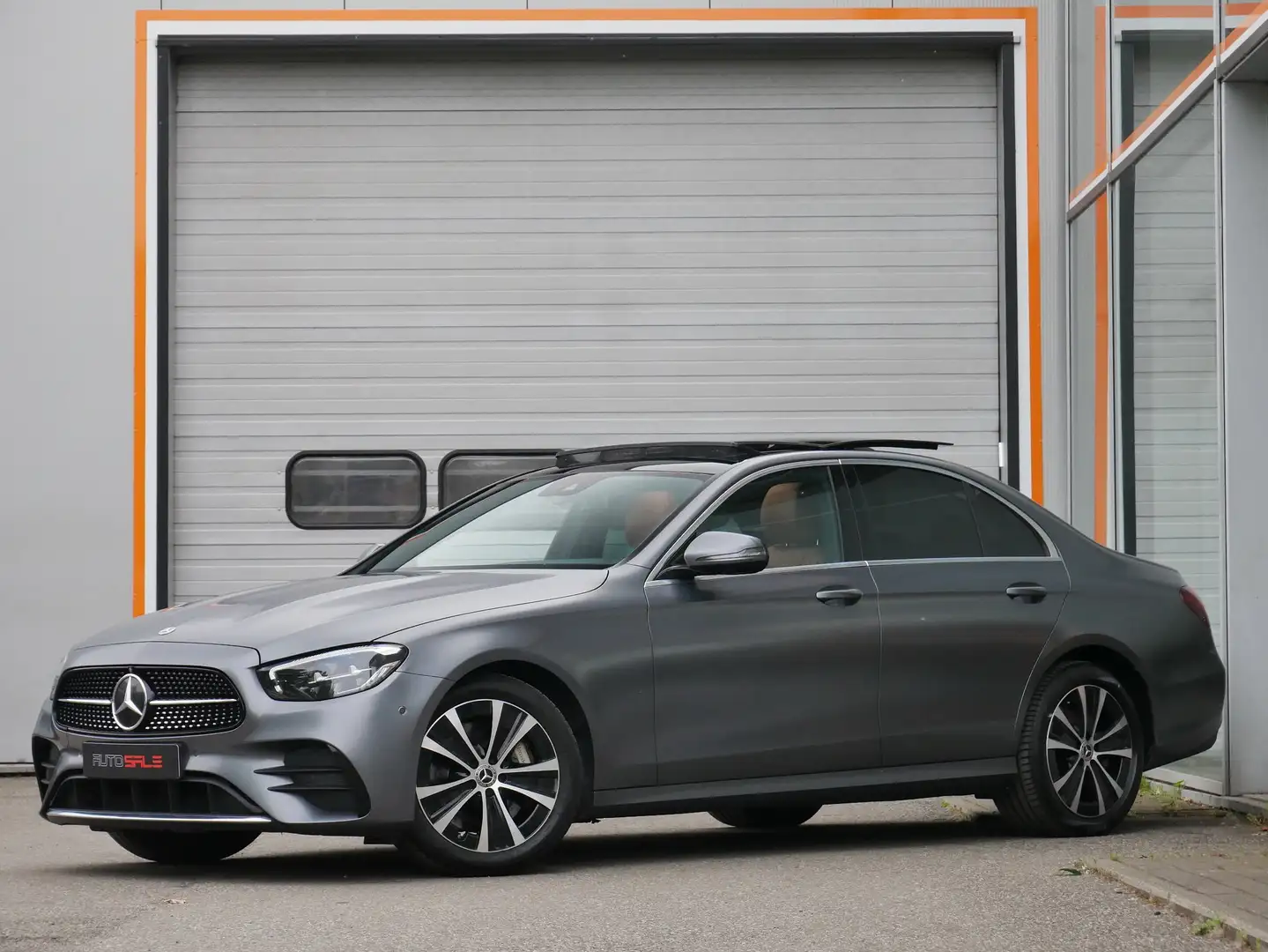 Mercedes-Benz E 300 e PHEV AMG/Pano/Matt/AHK/Nappa/360/3D Hifi/ Grijs - 1