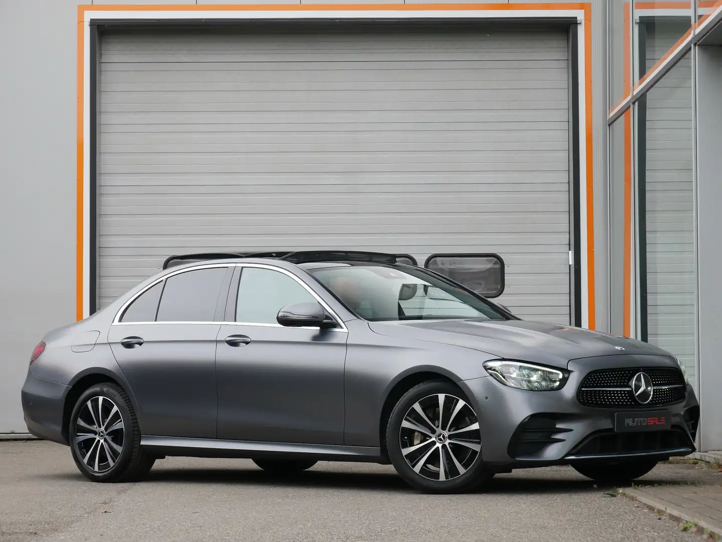 Mercedes-Benz E 300 e PHEV AMG/Pano/Matt/AHK/Nappa/360/3D Hifi/ Grijs - 2
