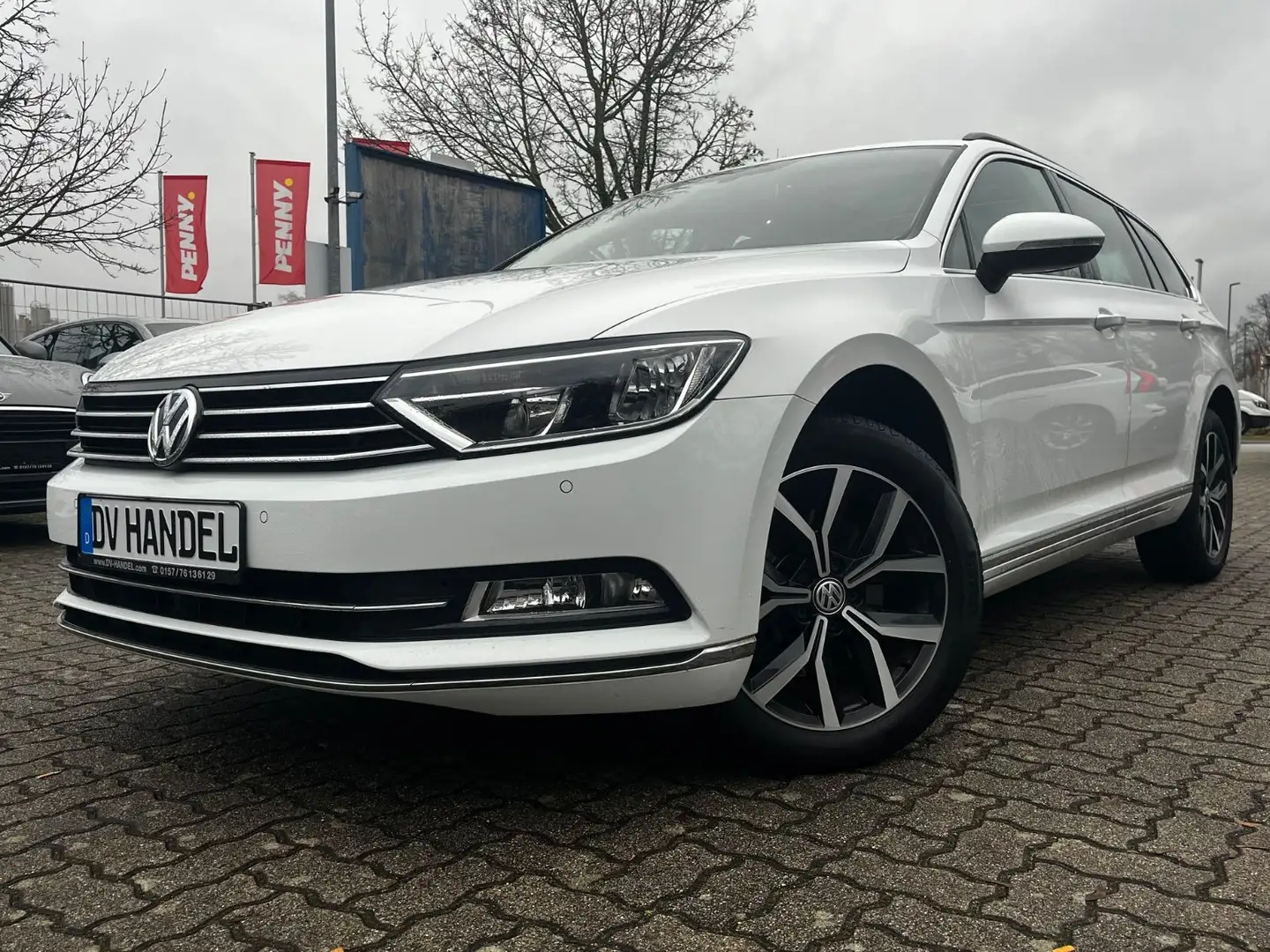 Volkswagen Passat Variant Comfortline *Pano/Navi/Kamera* Weiß - 1