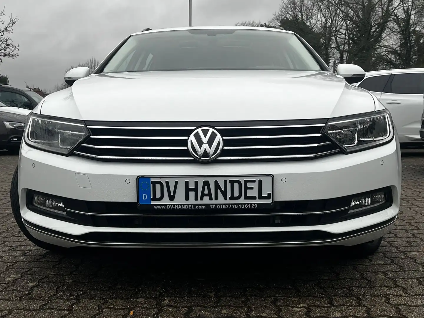 Volkswagen Passat Variant Comfortline *Pano/Navi/Kamera* Weiß - 2