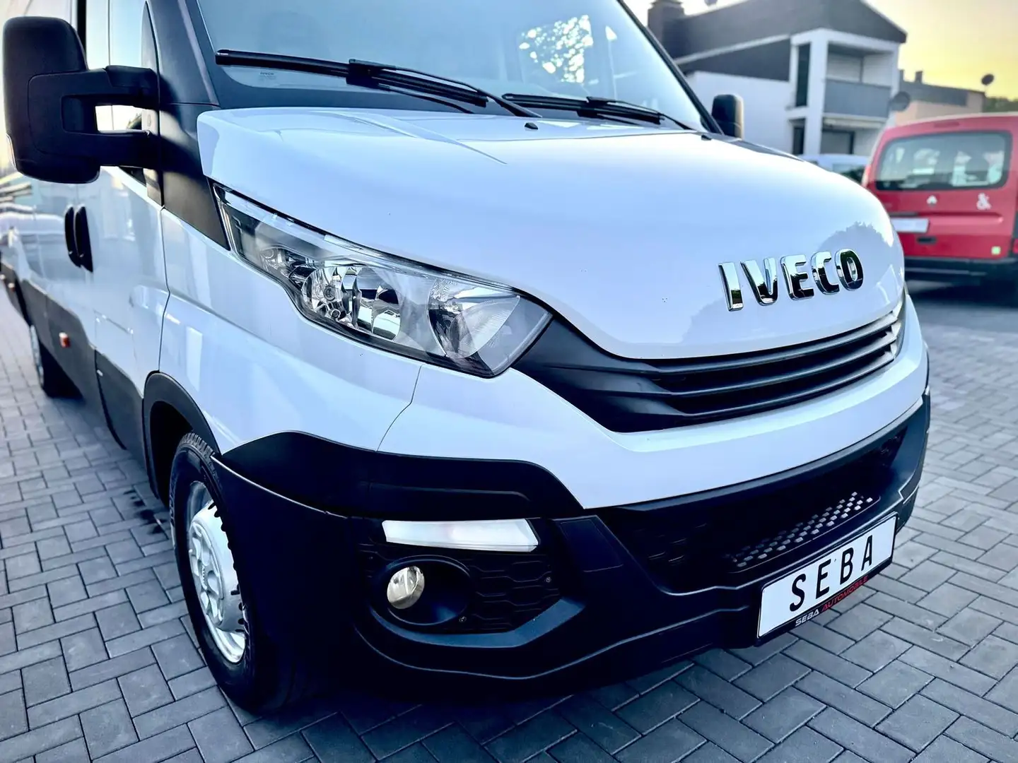 Iveco Daily Kasten 35S...V Radstand 4100 'Klima' Weiß - 2