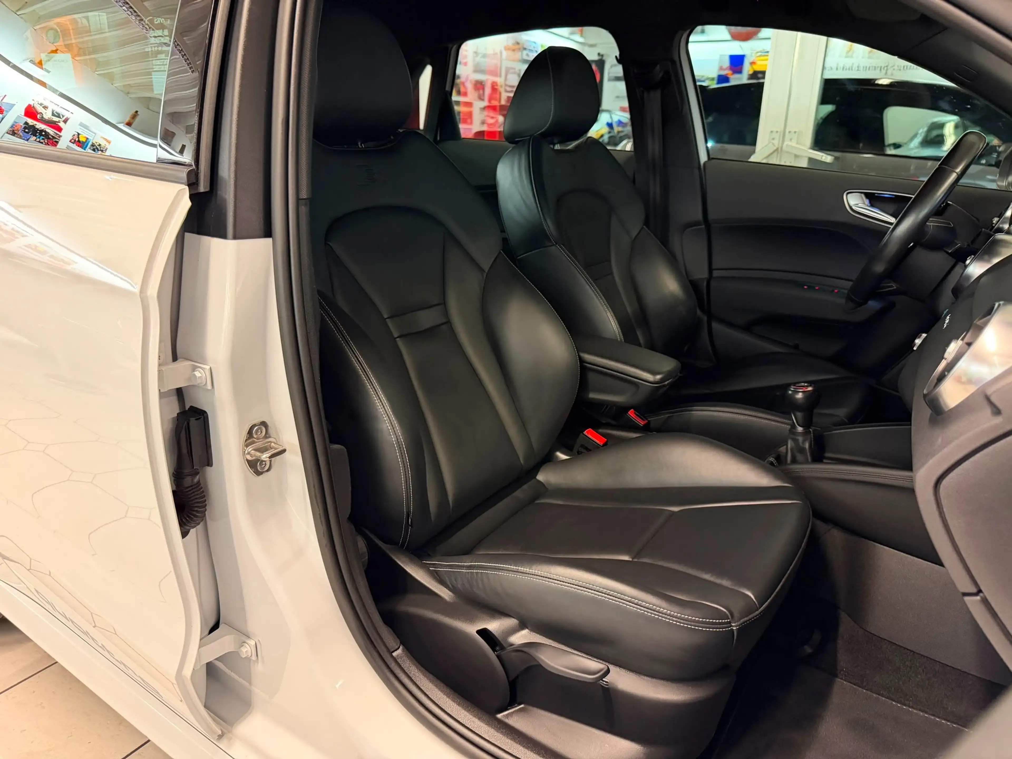 Audi S1 2.0 TFSI quattro — photo 11