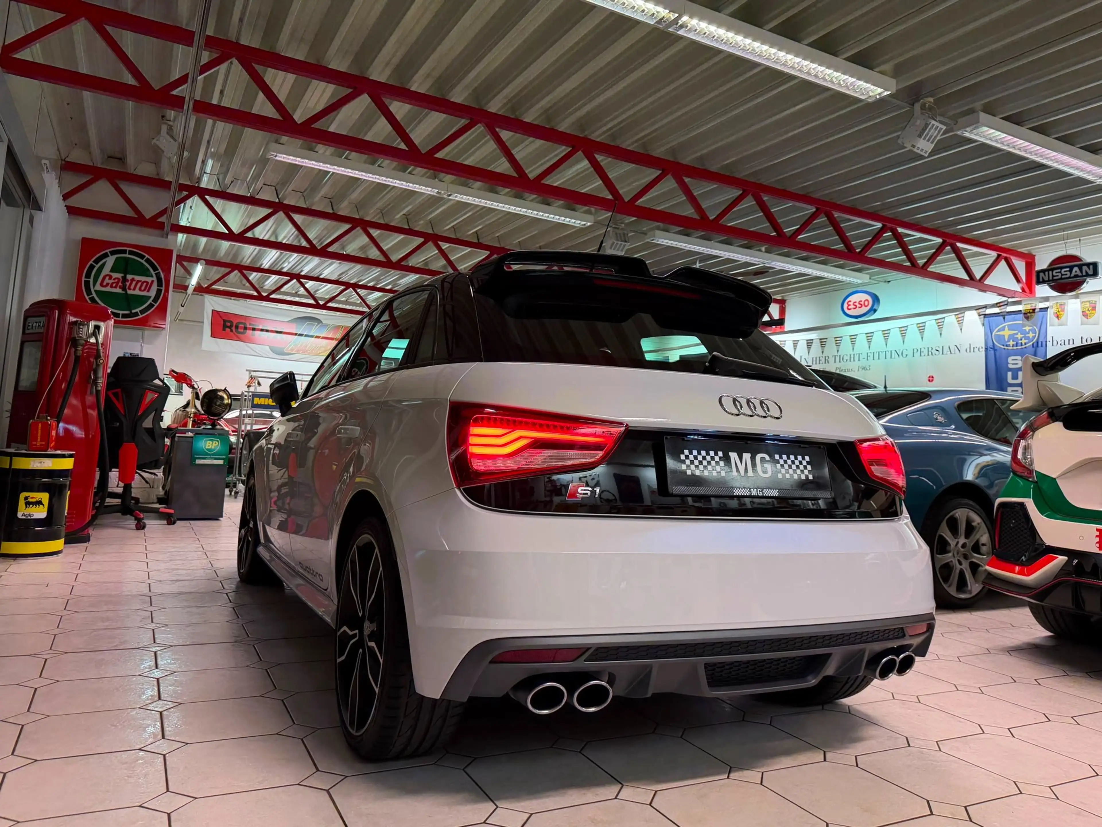 Audi S1 2.0 TFSI quattro — photo 13