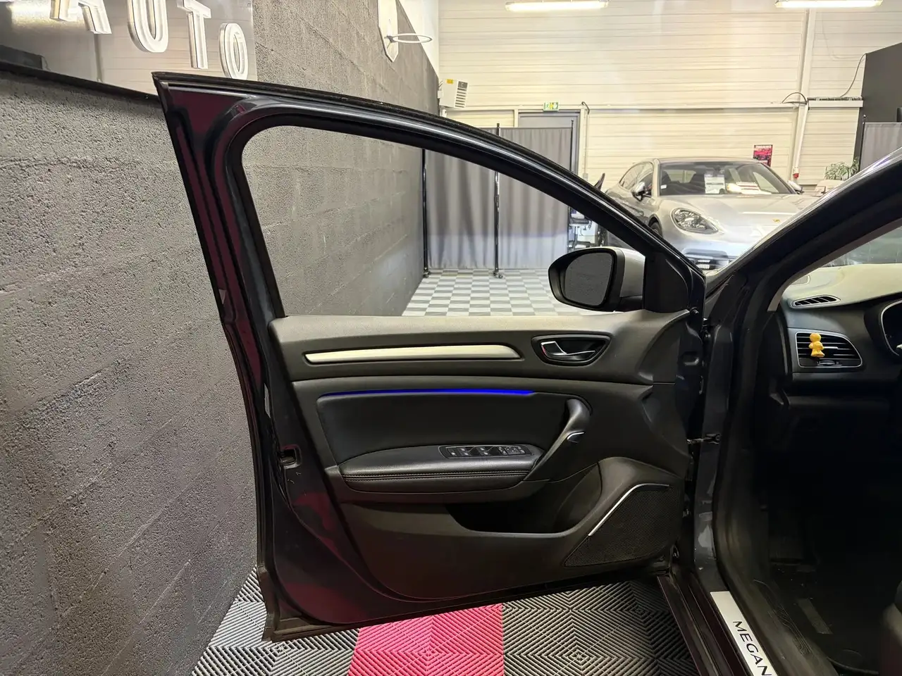 Renault Megane Coupé — photo 35