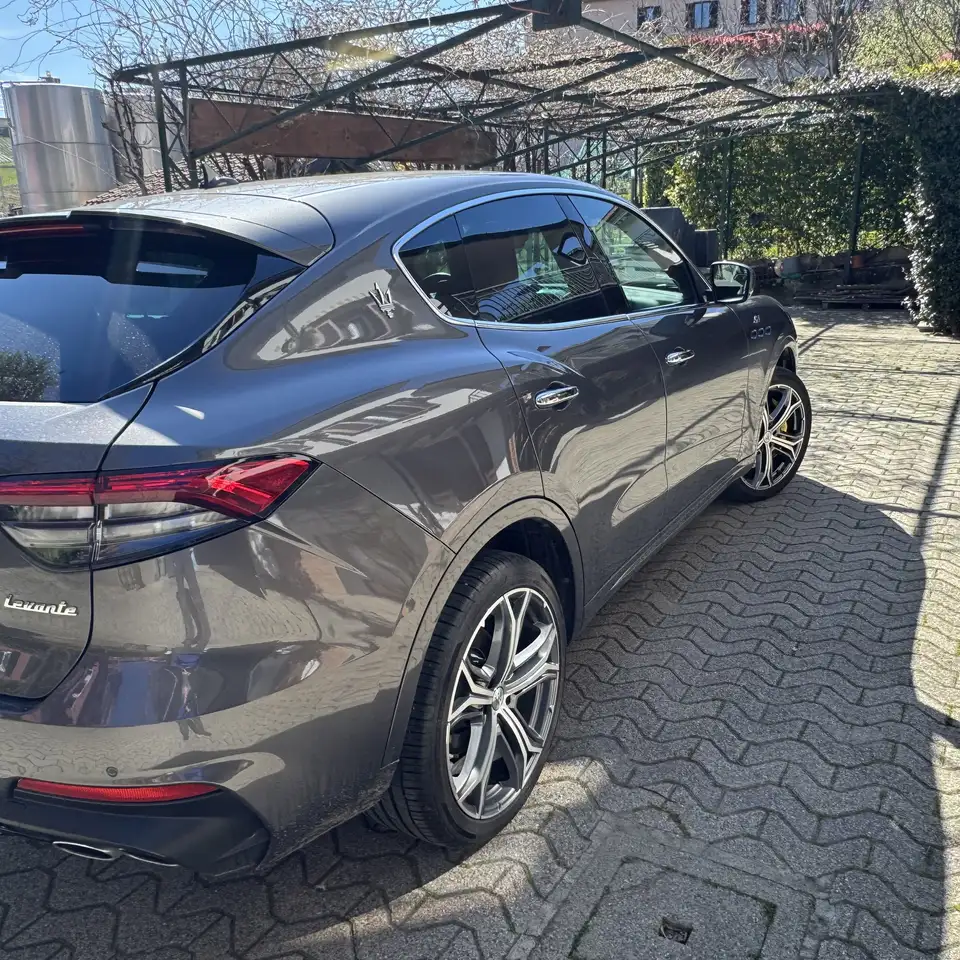 Maserati Levante 2023 — фото 10