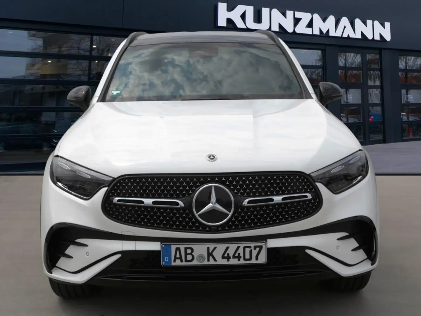 Mercedes-Benz GLC 200 d 4MATIC AMG Night Panorama AHK 360° Weiß - 2