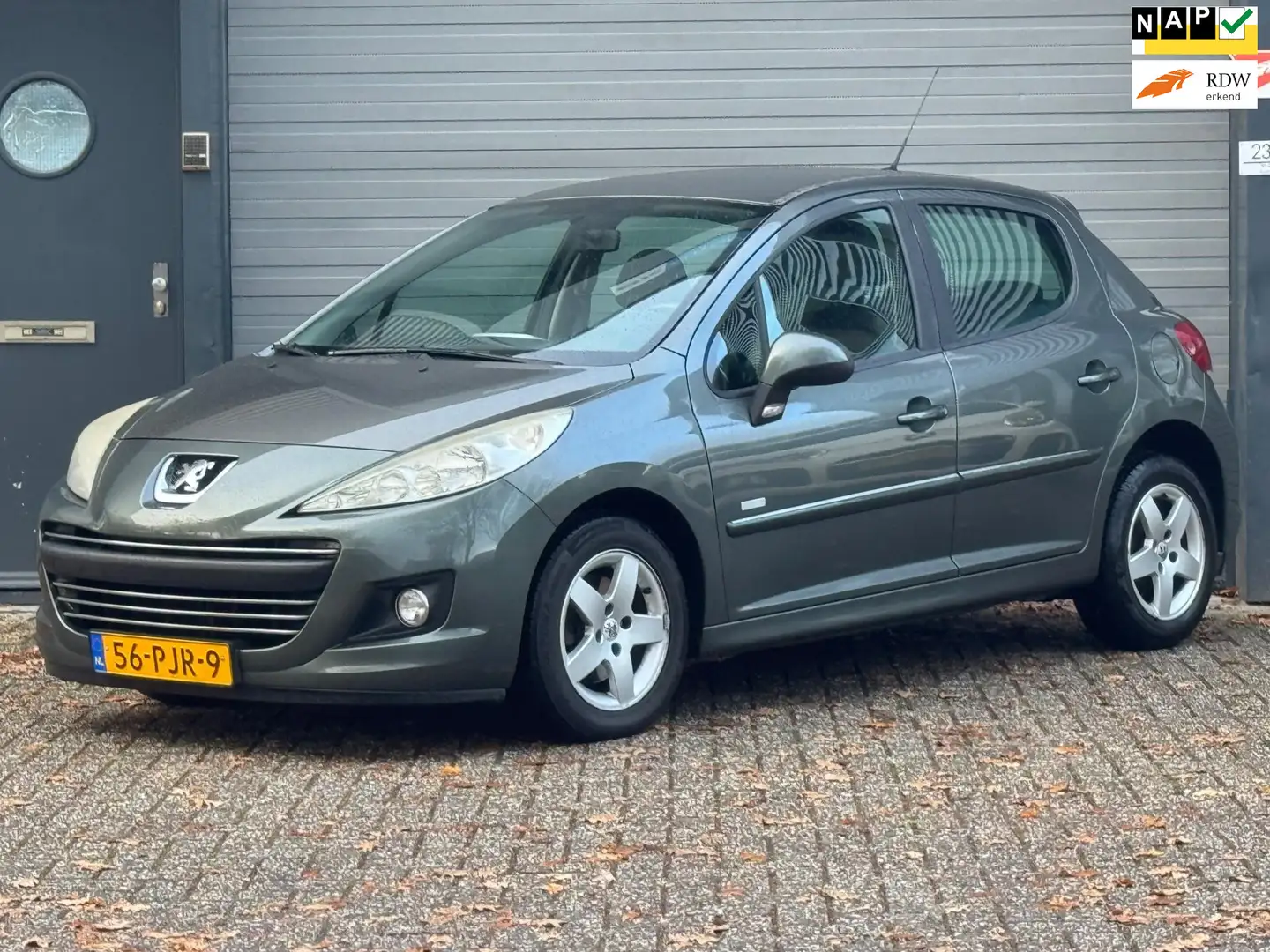 Peugeot 207 1.4 VTi Millesim 200 Grijs - 1