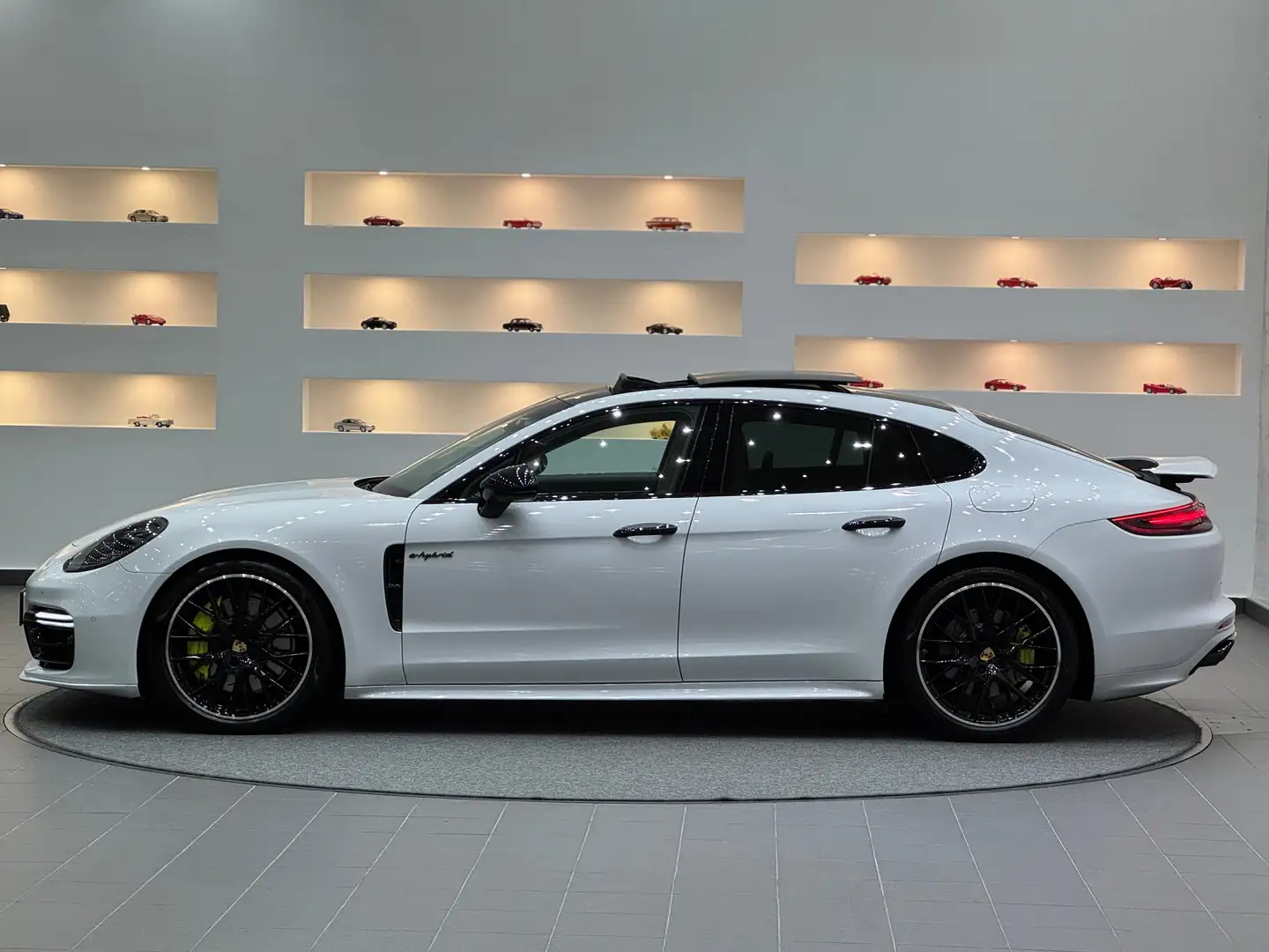 Porsche Panamera 4 E-Hybrid*SportDesignPaket*RearSeatEntertainment* Weiß - 2