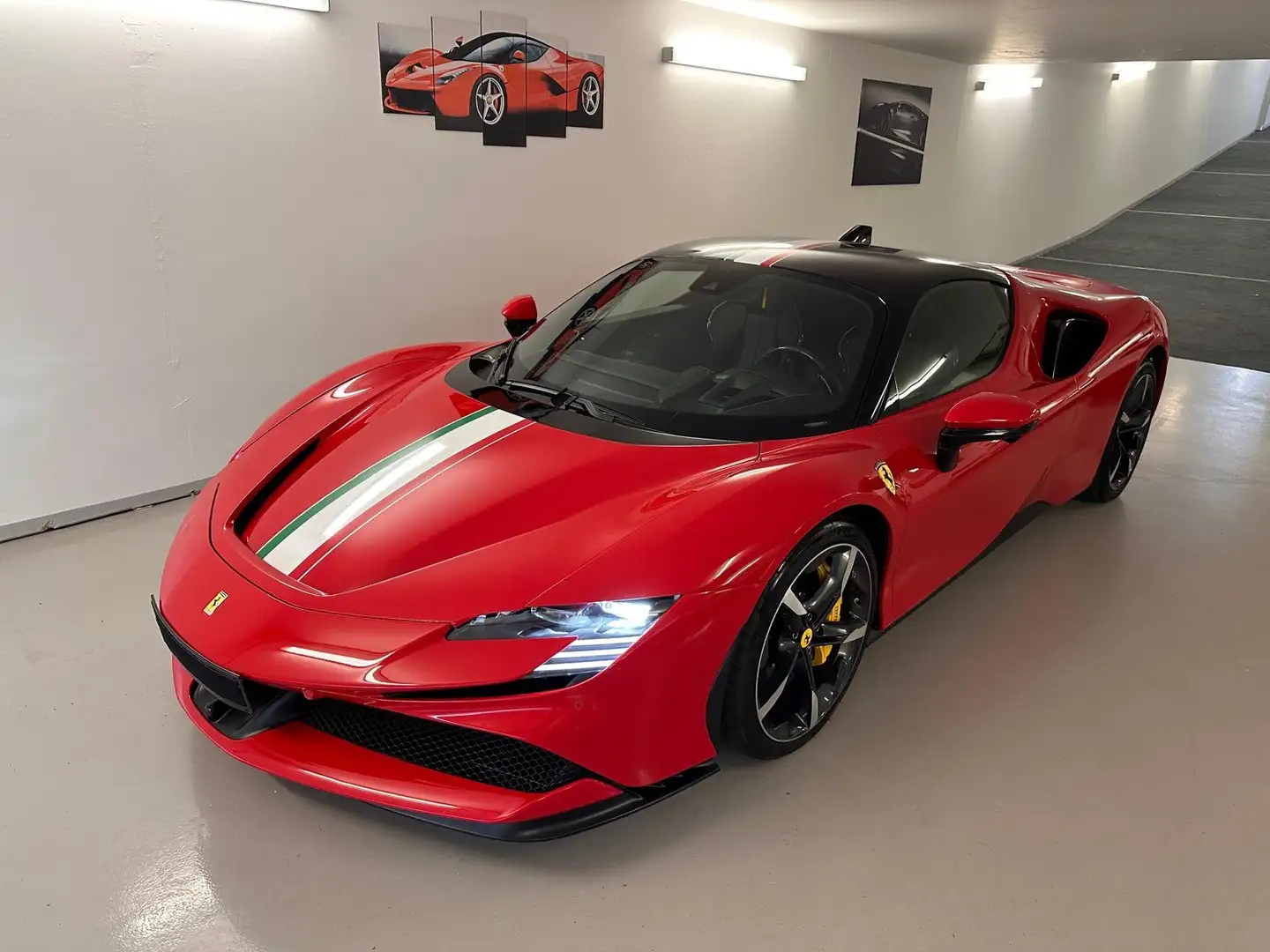 Ferrari SF90 Stradale Rot - 1